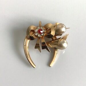 Vintage Western Themed Brooch Horseshoe Bow Flowers